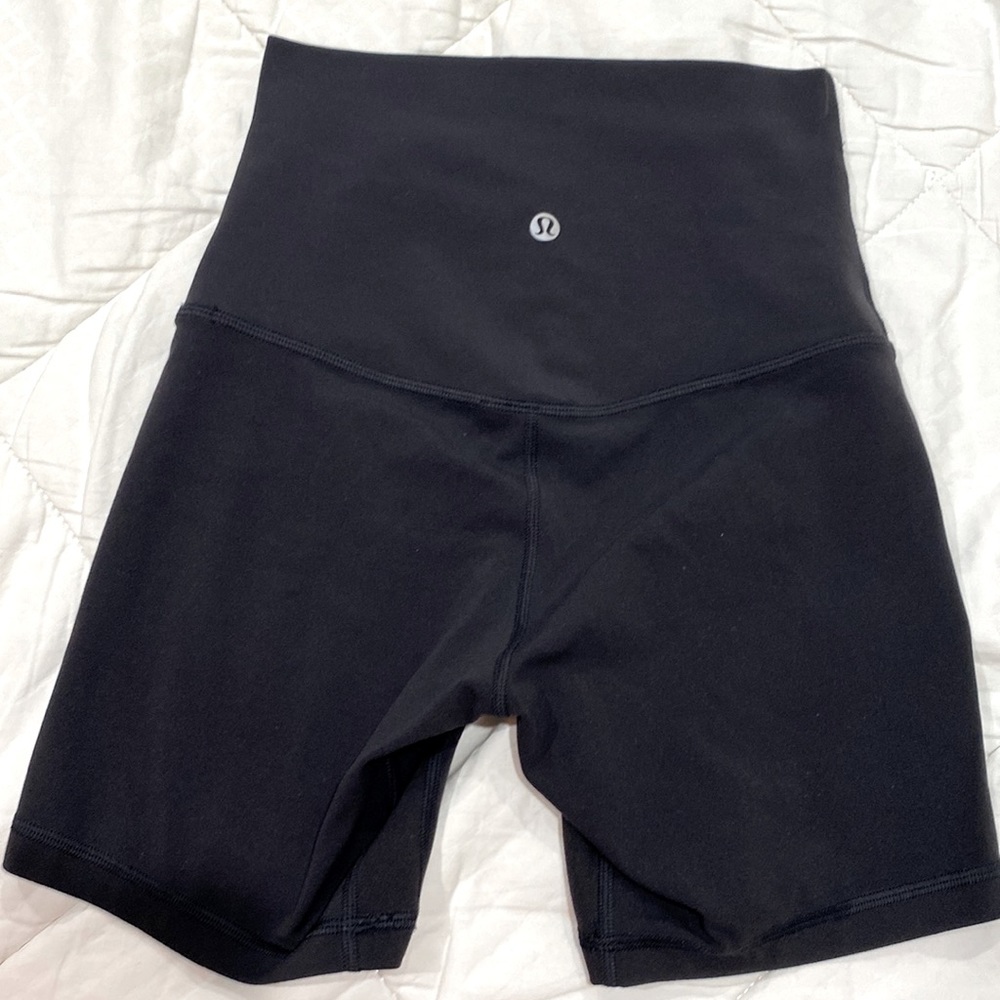 Lululemon Align High-Rise Short 4” size 4 • black •
